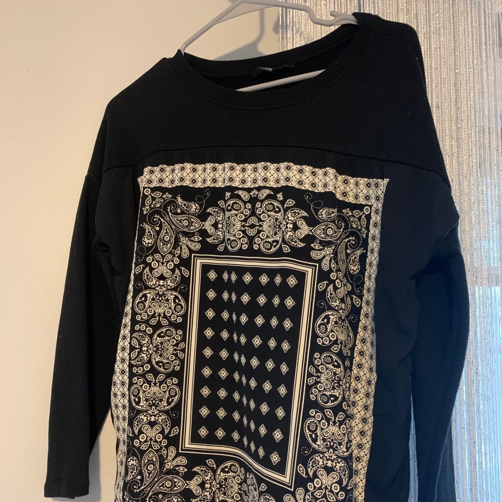 black crewneck by forever 21